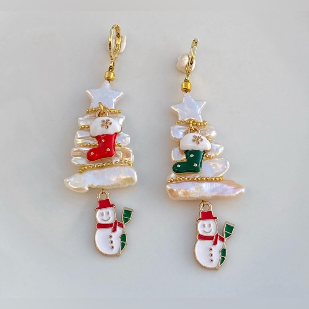 E107-EXCLUSIVE Handmade White Christmas Tree Earring With Snowman Charms